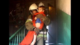 Полтава: вогнеборці під час гасіння пожежі врятували 2 дітей та жінку