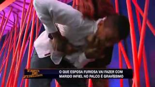 Teste de Fidelidade: Traída destrói cenário e 'finaliza' marido infiel (10)