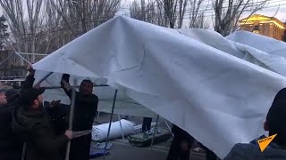 Оппозиционеры готовятся к ночевке у здания парламента Армении