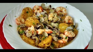Patatas a la Importancia con Almejas y Gambas