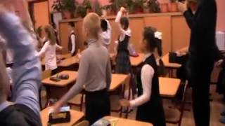 Утренняя зарядка перед началом занятий в школе.2 класс.