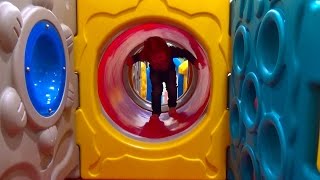 Детская площадка в магазине игрушек Мега Антошка