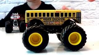 Монстр Траки HOT WHEELS  Акула/ Монстр Траки Супер Герои и взрывающаяся конфета