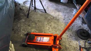 Обзор подкатного домкрата для гаража Ombra OHT225