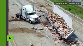 Des centaines de boîtes de pizza déversées sur la chaussée paralysent le trafic aux Etats-Unis