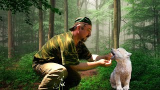 Сейчас маленький, не плачь, я тебя спасу. Причитал мужчина поднимая волчонка на руки.