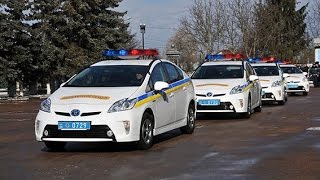 Приколи на дорозі. Пропускаю машину даїшника. І потім я прозріваю