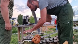 Добрые вечерние хлопоты: самовар с пловом, кошка Морошка с песочком, Коля-Толя с Артёмом