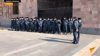 Здание правительства в Ереване под усиленной охраной нарядов полиции