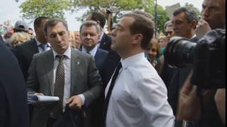 Просто денег нет. Вы держитесь тут. Медведев.