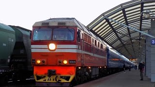 Тепловоз ТЭП70-0493 со скорым фирменным поездом №39 "Двина" Полоцк - Москва.