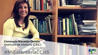 Consuelo Naranjo Orovio del Instituto de Historia muestra su estantería