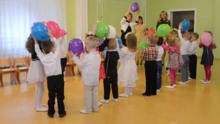 Вход на утреннике 8 Марта в детском саду Младшая группа