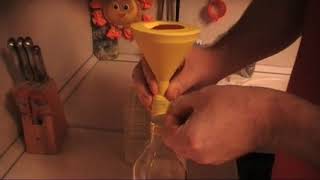 Как залить  жидкость в бутылку через дозатор.(How to pour liquid in the bottle with dispenser)
