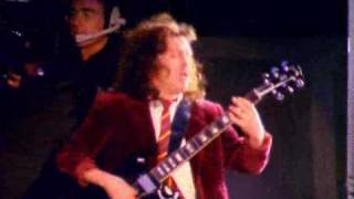 Angus Young plays Thunderstruck
