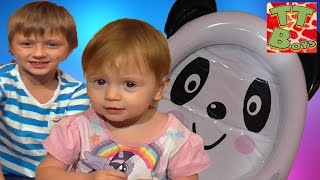 БАССЕЙН ПАНДА Арина и Игорек Играют Видео для детей Swimming Pool for kids