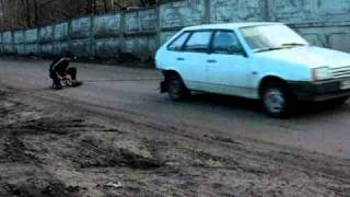 На санках по асфальту)