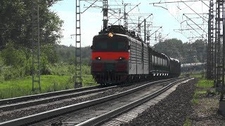 Электровоз ВЛ11.8-655/703Б с грузовым составом