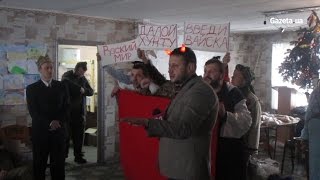Вертеп з "Путіном" та упівцями приїхав до бійців у зону АТО
