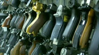 Depósito do FBI guarda mais de 7 mil armas para ajudar em investigações de crimes