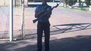 Трюки с автоматом Калашникова