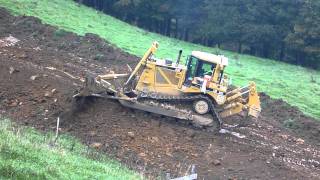 Cat D8T Pushing Dirt On Steep Hill!