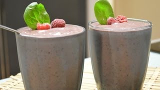 Fruit and veggie smoothie recipes: Blueberry, raspberry, spinach and avocado smoothie