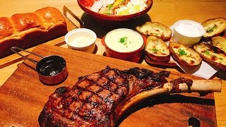 【傻子漢堡】揭密！老闆親自示範傻子耶誕限定大餐「戰斧牛排」的做法
