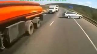 Офигеть! ВОДИТЕЛЬ СПАС ЖИЗНЬ ИДИОТУ!