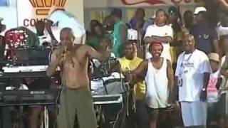 Martelly aux Cayes HAÏTI , Kap gouye  avec une petite culotte