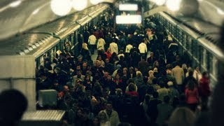 В Метро Не Открылись Двери - Баба Яга!