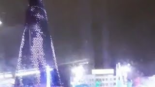 Голые тёлки на главной ёлке. Real Video