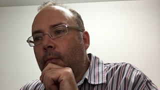 Profesor no puede dormir y da una clase en YouTube