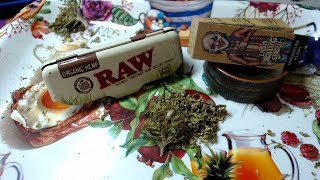 Como hacer un cigarro sencillo con filtro de marihuana...