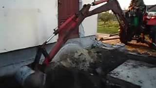 Самодельный экскаватор делает свою работу!
