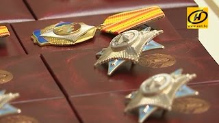 Президент вручил награды лучшим труженикам страны