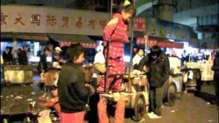 上海 路上パフォーマー　Street circus bros in Shanghai.
