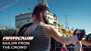 Моряк вышел из толпы на бой ВМФ !!!