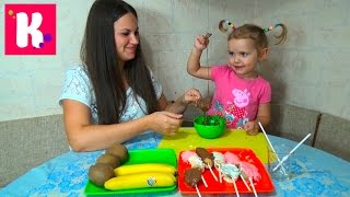 Катя с Людой делает Фруктово - шоколадные конфетки