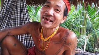 proses pengolahan tepung sagu di Mentawai,Makan Pokok Orang Mentawai