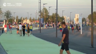 Болельщики покидают стадион после матча Швеция-Англия