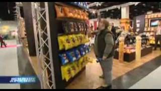 Oliver Pocher auf einer Süßwarenmesse