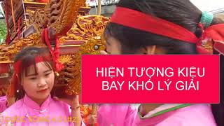 Hiện tượng kiệu bay khó lý giải (The procession)