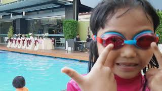 Berenang di Grage Hotel Cirebon