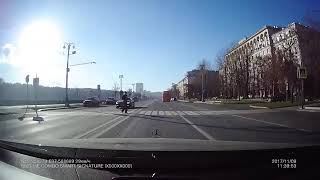 дед избил водителя сбившего его