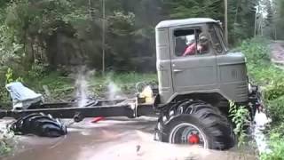 Газ 66 штурмует непроходимую местность... Сильная машина!
