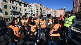 Ponte Morandi, manifestazione con volantinaggio dei parenti delle vittime