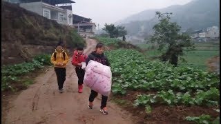 媽媽送妹妹去上學，回來的路上和道哥聊起了一段心酸的過往 【90後寶媽雯雪】