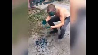 Таксиста из Хабаровска заставлявшего девушек умываться зеленкой, заставили умыться зеленкой