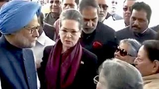'We are fully behind Manmohan Singh,' says Sonia Gandhi after walk of support for former PM